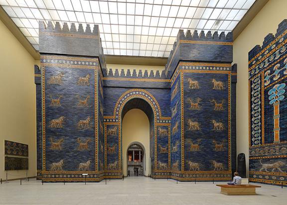File:Ishtar gate in Pergamon museum in Berlin..jpg