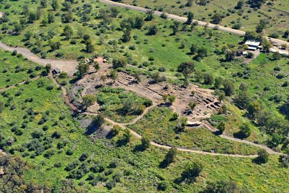 https://upload.wikimedia.org/wikipedia/commons/9/97/TEL_BEIT_TZAIDA.JPG