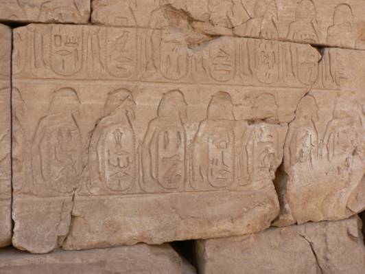 https://upload.wikimedia.org/wikipedia/commons/c/c3/Karnak_Temple%2C_Luxor%2C_Egypt_%282505672188%29.jpg